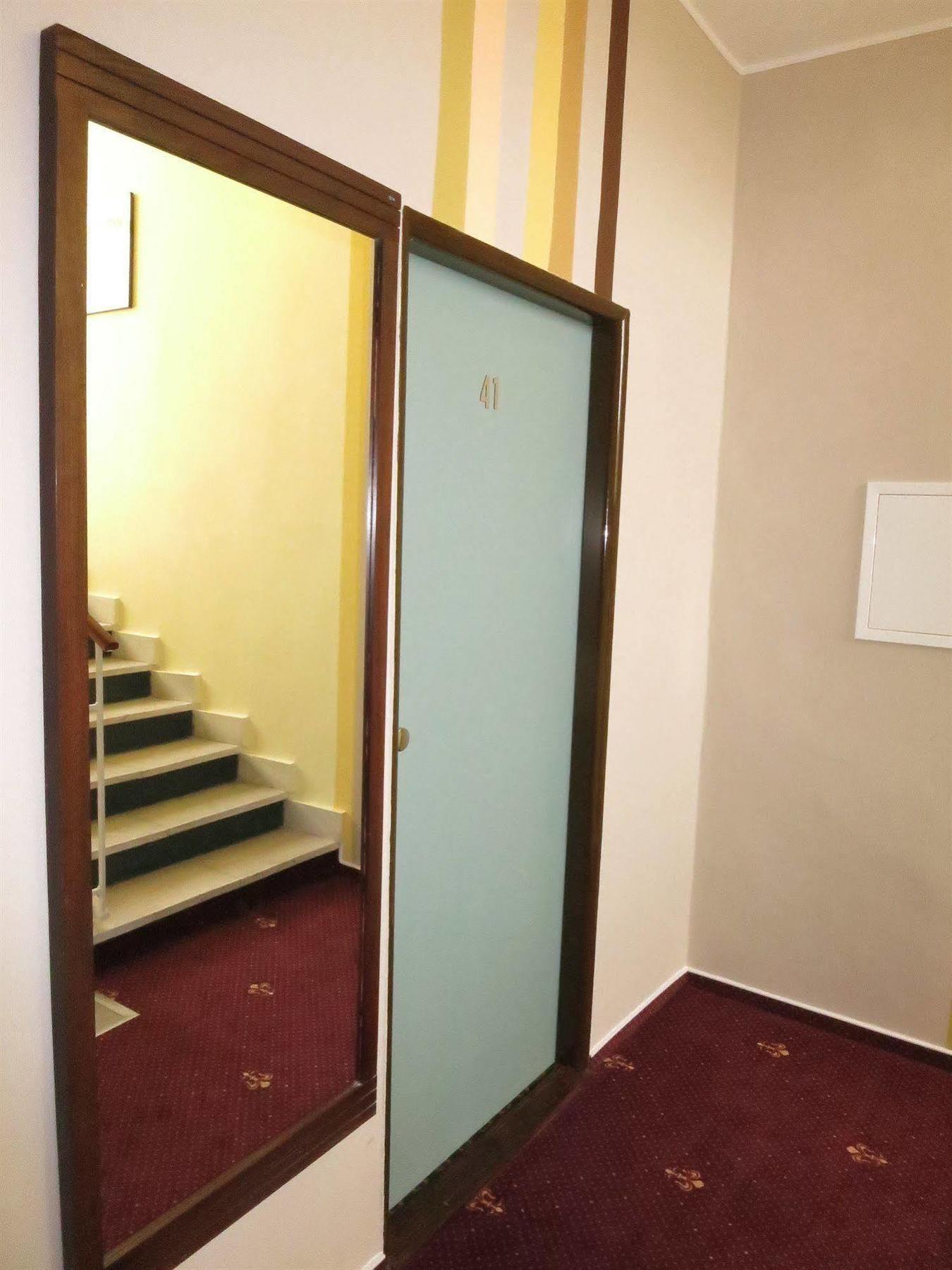 Hotel Mira Inn Praga Zewnętrze zdjęcie