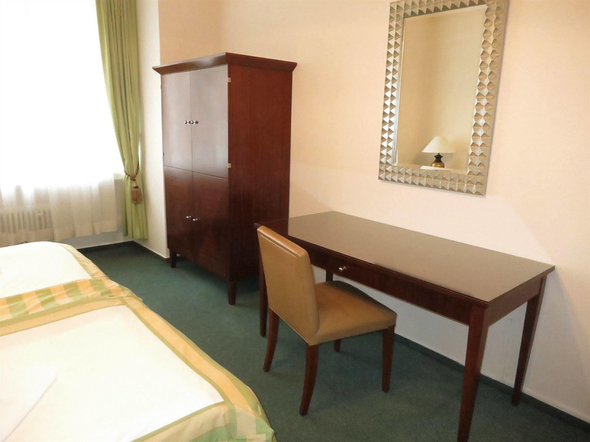 Hotel Mira Inn Praga Zewnętrze zdjęcie