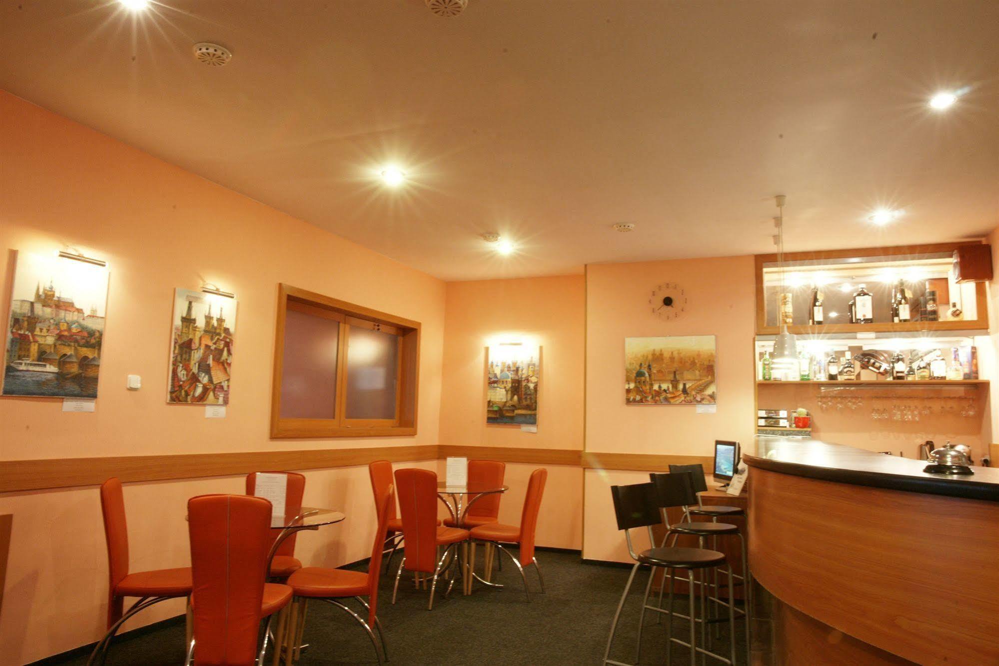 Hotel Mira Inn Praga Zewnętrze zdjęcie