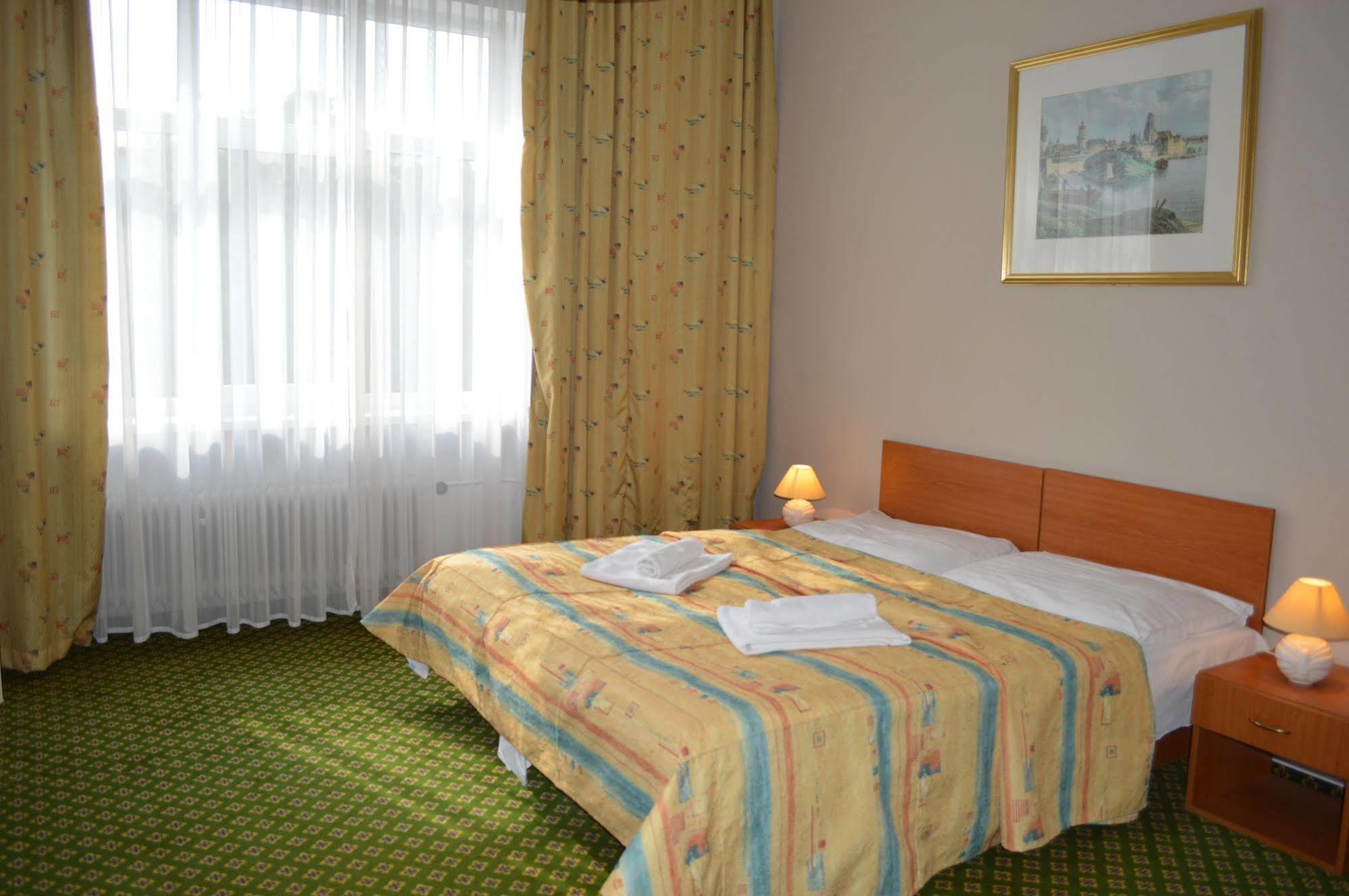 Hotel Mira Inn Praga Zewnętrze zdjęcie