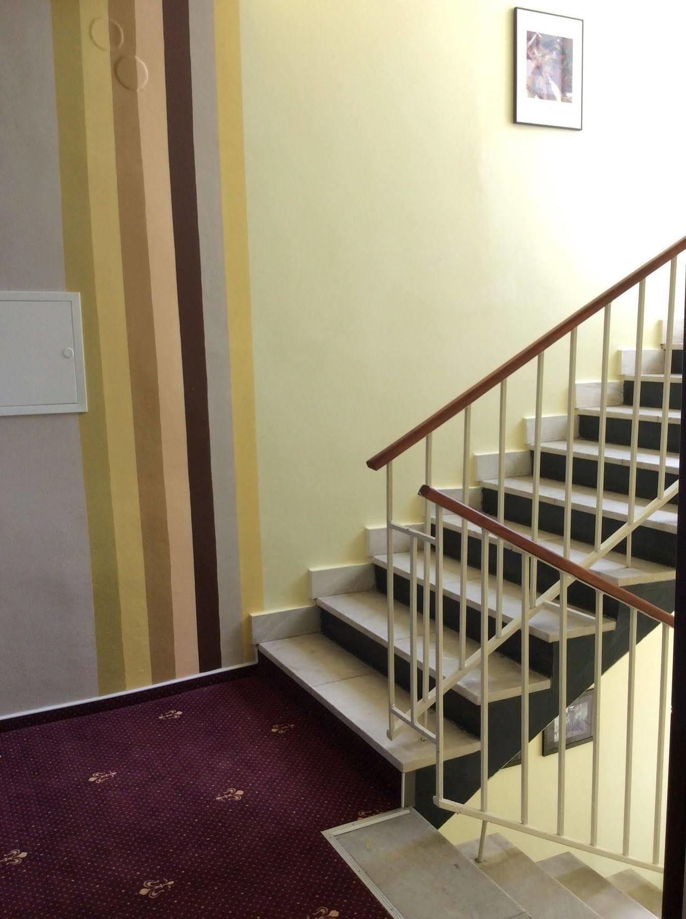 Hotel Mira Inn Praga Zewnętrze zdjęcie