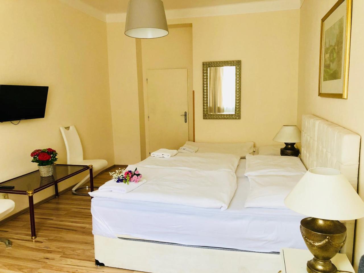 Hotel Mira Inn Praga Zewnętrze zdjęcie