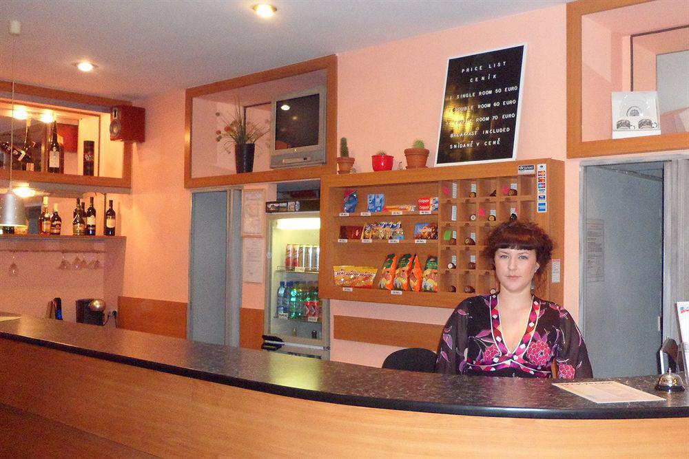 Hotel Mira Inn Praga Zewnętrze zdjęcie